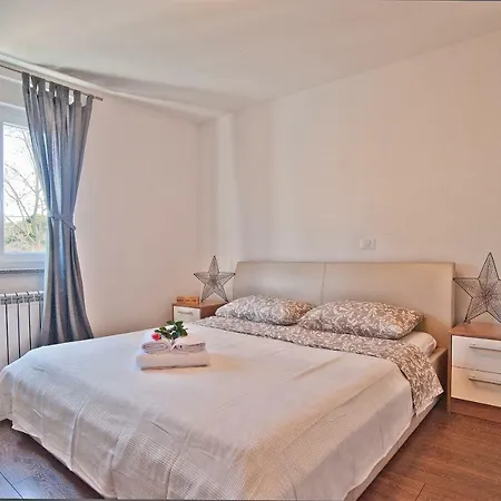 Inga*s Place Apartamento Pula